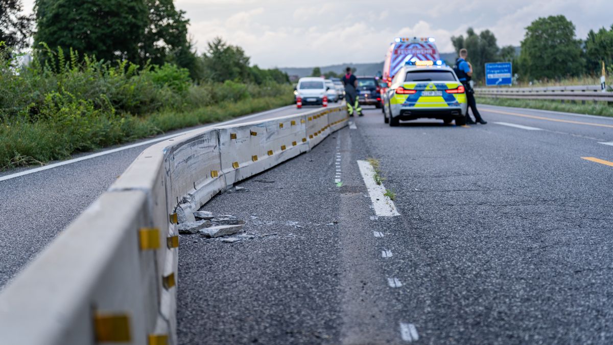 Verkehrsunfall, eingeklemmte Person